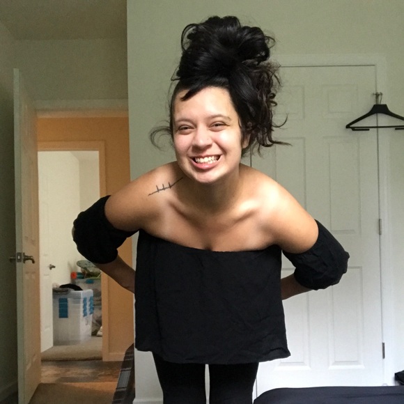 TOBI NWOT black off shoulder crop top medium - Picture 2 of 8